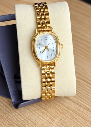 Reloj de pulsera dorado para mujer