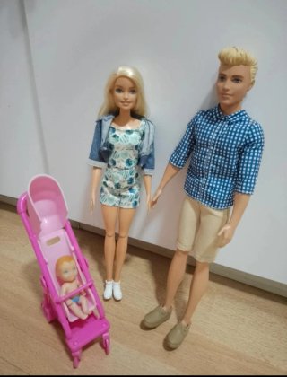 Set Barbie, Ken y Bebé con Carrito