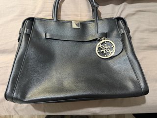 Bolso Guess Negro Elegante