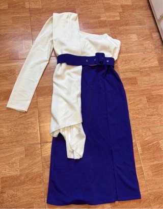 Vestido blanco y morado con cinturón