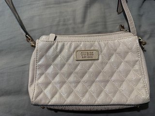 Bolso Guess beige estampado logo