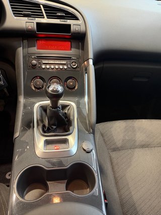 Peugeot 3008 2011