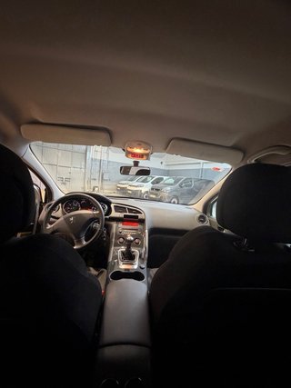 Peugeot 3008 2011