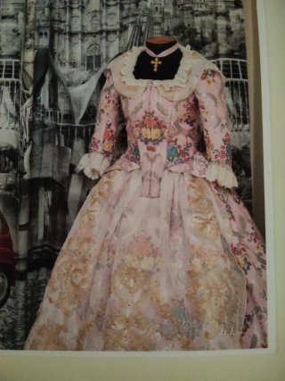 Traje de Fallera Único Hecho a Medida