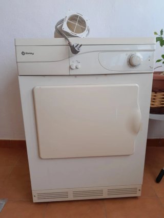 Secadora Balay Blanca Es antigua, pero funciona