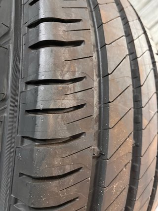 Neumáticos Michelin 225/75-16C 121/120R