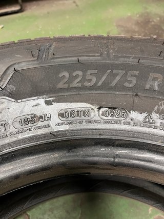 Neumáticos Michelin 225/75-16C 121/120R