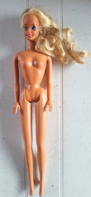 Barbie mattel con vestito arancione e top argento