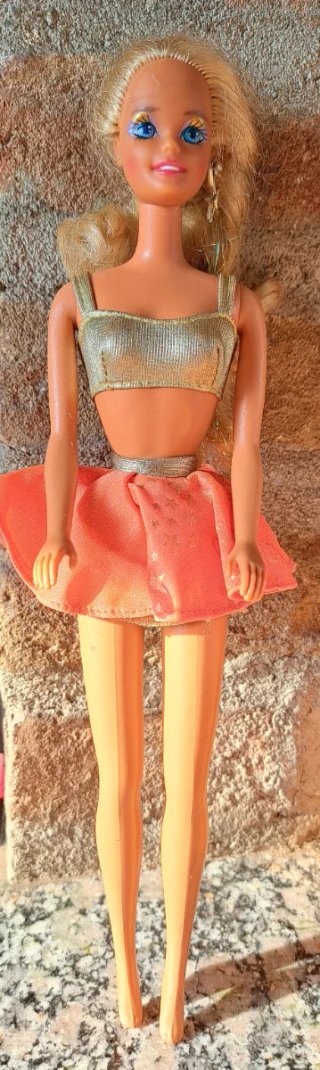 Barbie mattel con vestito arancione e top argento