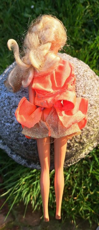 Barbie mattel con vestito arancione e top argento