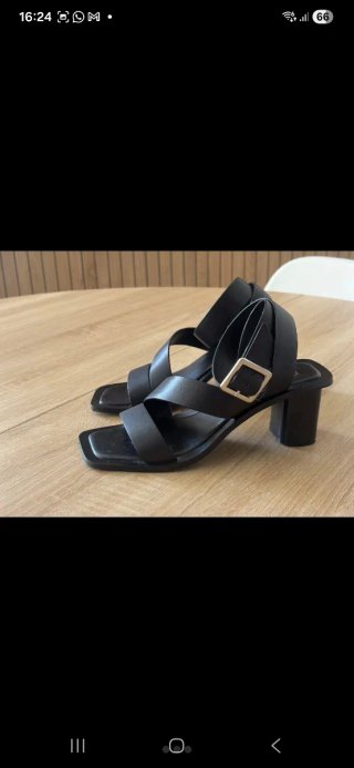 Sandalias Negras de Piel