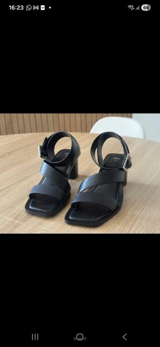 Sandalias Negras de Piel