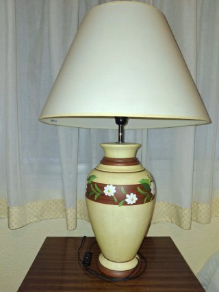 Lámpara de mesa cerámica decorada