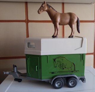 Remolque de Caballos Bruder