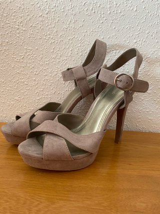 Sandalias de tacón Zara grises