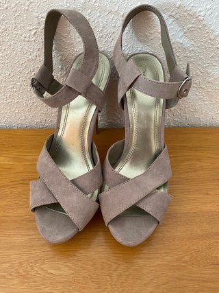 Sandalias de tacón Zara grises