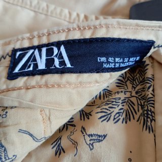 Pantalón Corto Mostaza Zara
