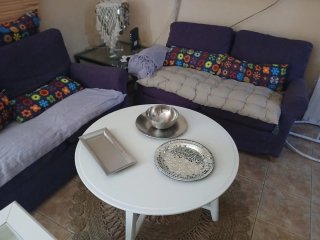2 Juegos de sofás 3 + 2 .Uno Beige y el otro lila.