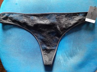 TANGA COLOR NEGRO TALLA L NUEVA SIN ESTRENAR CON S