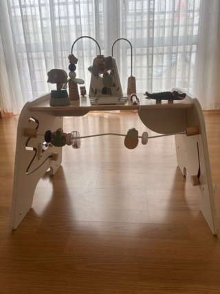 Mesa de actividades infantil de madera