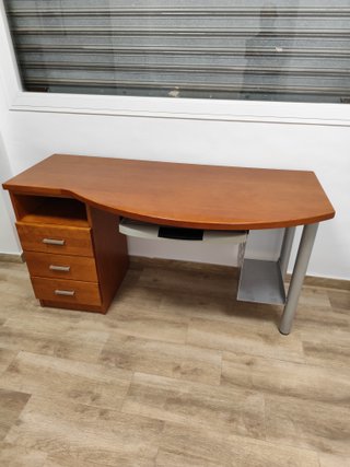 Escritorio de ordenador madera y metal
