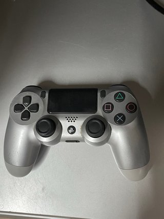 Playstation 4 Edición Plata + 2 Mandos + 3 Juegos