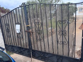 Puerta Cancela de Hierro Forjado. En Menorca