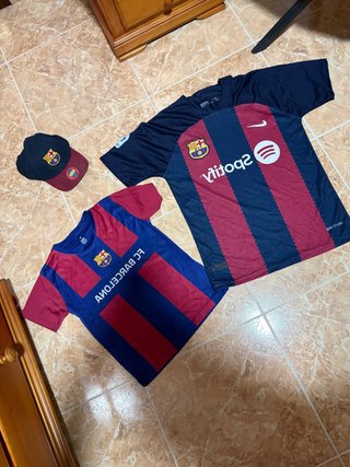 Lote FC Barcelona: 2 Camisetas y Gorra