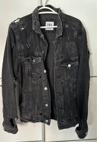 Cazadora vaquera Zara desgastada gris