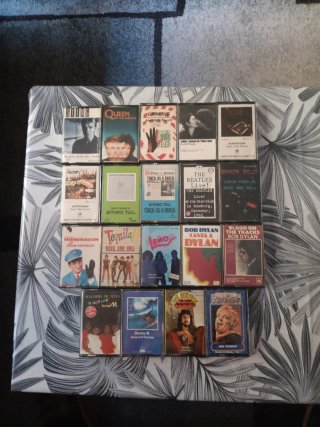 Lote 19 Cassettes: Sting, Queen, Genesis, Leño