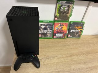 Xbox Series X con 4 Juegos