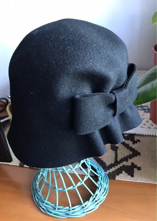 Cappello Marella lana nero con fiocco