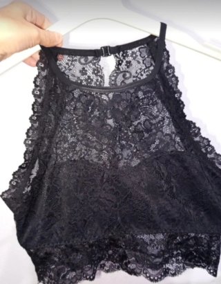 Top de encaje negro