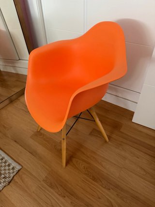 Silla estilo Eames naranja