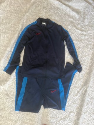 Conjunto deportivo Nike niño azul y rojo