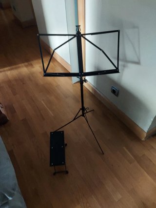 Atril Partituras + Reposapiés Guitarra
