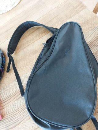 Pala de pádel Babolat con funda