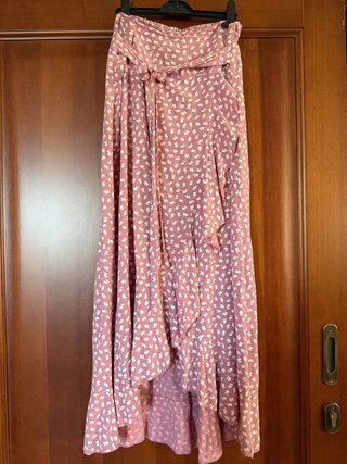Falda rosa con volantes y estampado