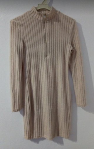 Vestido de punto beige con cremallera