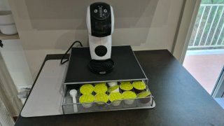 Macchina caffè Dolce Gusto con vassoio capsule