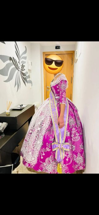 Traje de Fallera Morado y Blanco