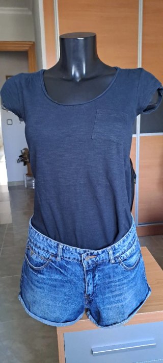 Conjunto Camiseta Negra y Pantalón Corto