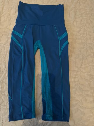 Mallas deportivas azules y turquesas