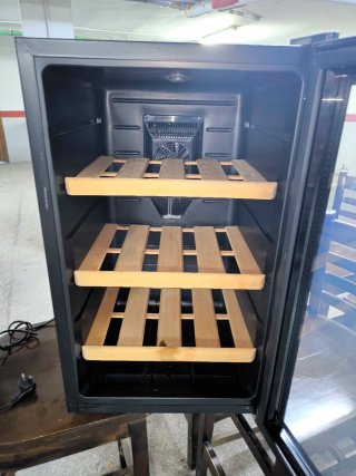 Vinoteca Saivod para 12 botellas