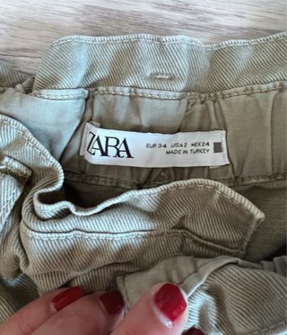 Pantalón Zara verde