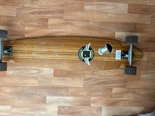 Longboard Negro con Rayas Madera