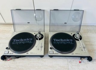 2 Giradiscos Technics SL-1200 MK5