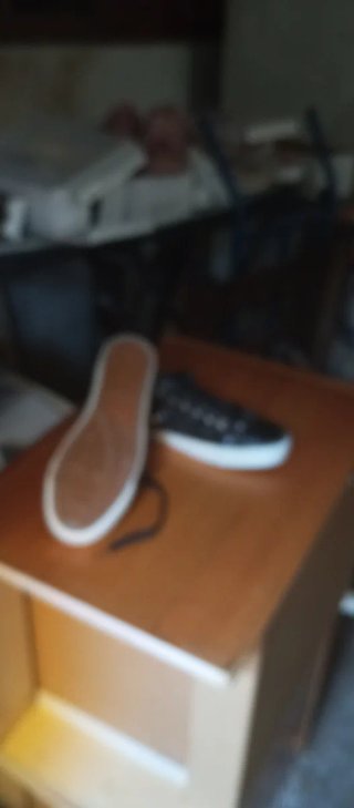 Zapatos negros y marrones