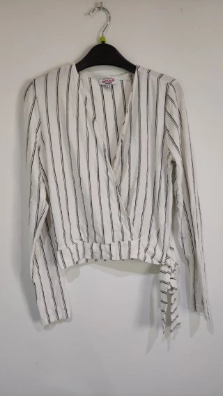 Blusa de Rayas Blanco y Negro Talla M
