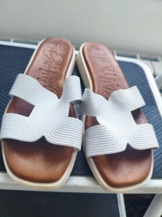 Sandalias planas blancas